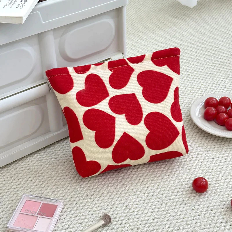 Bolsinha Soft Corações para Itens de Maquiagem e Dia a Dia